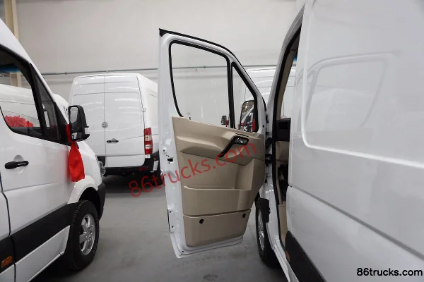 Jiuzhou 4.5T 6m Pure Electric Enclosed Van 75.04kWh Cab (1) | 86Trucks