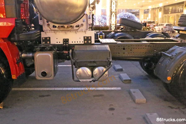 Beiben V3MT Heavy Truck 380 hp 6X4(10 wheels) LNG Tractor Truck Chassis (1) | 86Trucks