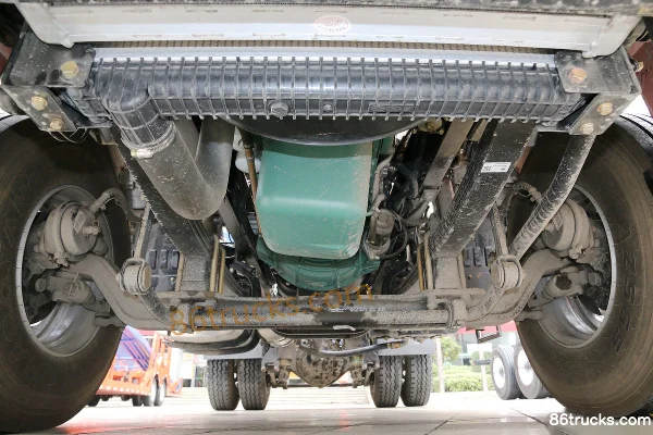 FAW Jiefang J6M heavy truck 350 hp 4X2(6 wheels) tractor truck Chassis (3) | 86Trucks