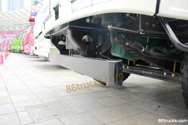 FAW Jiefang J6L lightweight version 320hp 8X4(12 wheels) 7.9m³ concrete mixer truck (Yate Heavy Industry brand) Chassis (3) | 86Trucks