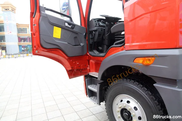 FAW Jiefang Qingdao Long VH Medium Truck Southern Edition 220hp 4X2(6 wheels) 6.75m flatbed cargo truck Cab (1) | 86Trucks