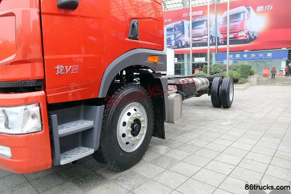 FAW Jiefang Qingdao Long VH Medium Truck Southern Edition 220hp 4X2(6 wheels) 6.75m flatbed cargo truck Chassis (1) | 86Trucks