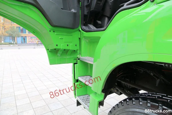 FAW Jiefang Qingdao Tian V poids lourd 350 ch 8X4(12 roues) camion benne 6,8 m Cabine (2) | 86Trucks