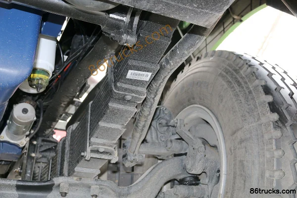 FAW Jiefang Qingdao Tian V poids lourd 350 ch 8X4(12 roues) camion benne 6,8 m Châssis (2) | 86Trucks