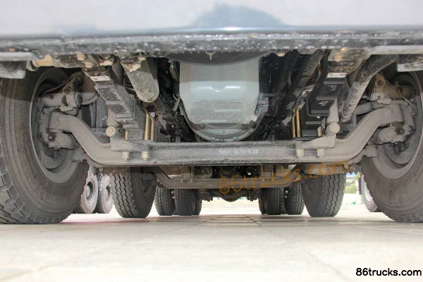 FAW Jiefang J6L camion lourd 280 ch 8X4(12 roues) camion benne 5,8 m Châssis (2) | 86Trucks