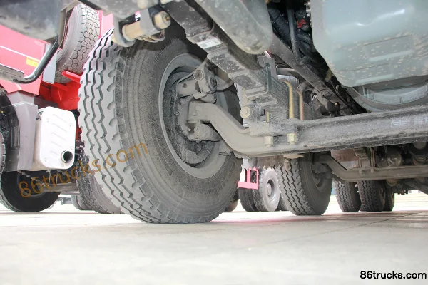 FAW Jiefang J6L camion lourd 280 ch 8X4(12 roues) camion benne 5,8 m Châssis (1) | 86Trucks