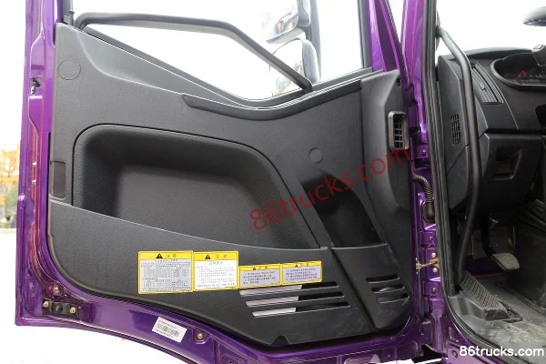 FAW Jiefang J6L Medium Truck Quality Smart Edition 180hp 4X2(6 wheels) 7.7m van cargo truck (Fast Gear) Cab (3) | 86Trucks