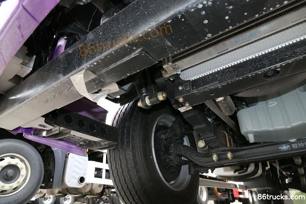 FAW Jiefang J6L Medium Truck Quality Smart Edition 180hp 4X2(6 wheels) 7.7m van cargo truck (Fast Gear) Chassis (1) | 86Trucks