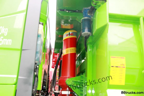 FAW Jiefang J6P Heavy Truck 370hp 8X4(12 wheels) 7.6m Dump Truck (Flat Front) Body (1) | 86Trucks