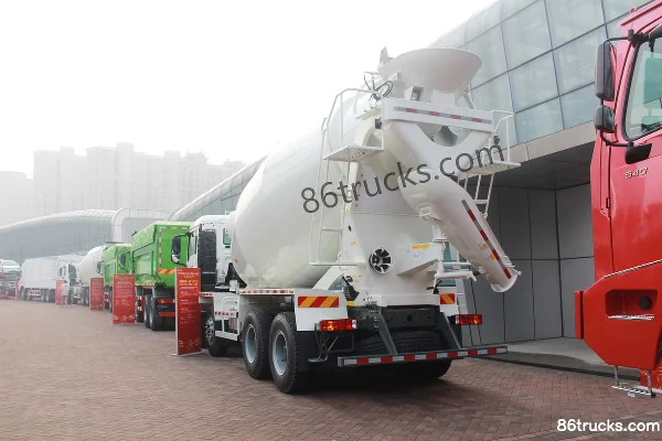 Sinotruk HOWO T5G Regulation Edition 340hp 8X4(12 wheels) 7.99m³ Concrete Mixer Truck Exterior (3) | 86Trucks
