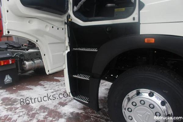 Sinotruk HOWO T7H Heavy Truck Changxing Edition 540 hp 6X4(10 wheels) Tractor Truck Cab (2) | 86Trucks
