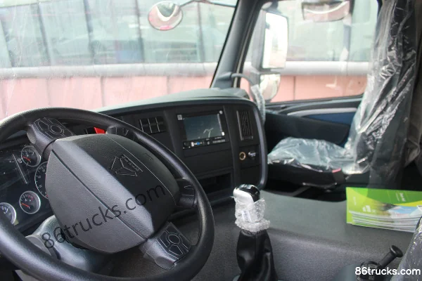 Sinotruk HOWO T6G Green Pass Edition 380hp 8X4(12 wheels) 9.5m Stake Truck Cab (1) | 86Trucks