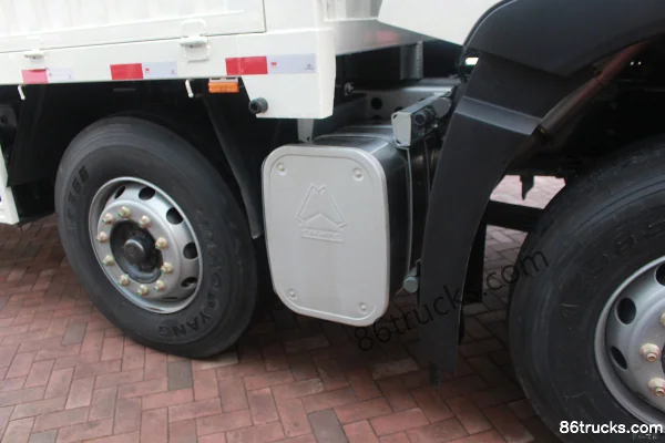 Sinotruk HOWO T6G Green Pass Edition 380hp 8X4(12 wheels) 9.5m Stake Truck Chassis (1) | 86Trucks