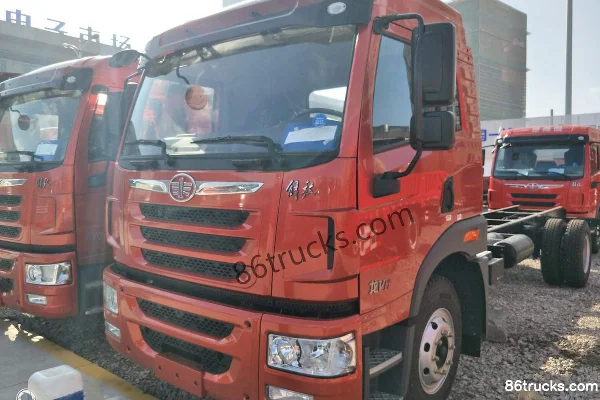 FAW Jiefang Qingdao Long VH Medium Truck 180hp 4X2(6 wheels) 6.75m Flatbed Cargo Truck Chassis Exterior (2) | 86Trucks