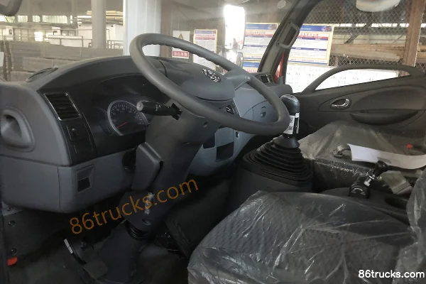 Dongfeng Duolika D6 129 hp 4X2(6 wheels) Flatbed Truck (Chengliwei Brand) Cab (1) | 86Trucks