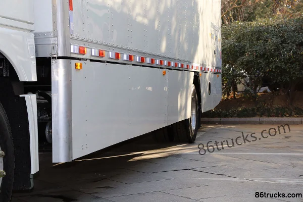 SHACMAN Delong L6000 4X2(6 wheels) 9m electric cargo truck Body (3) | 86Trucks