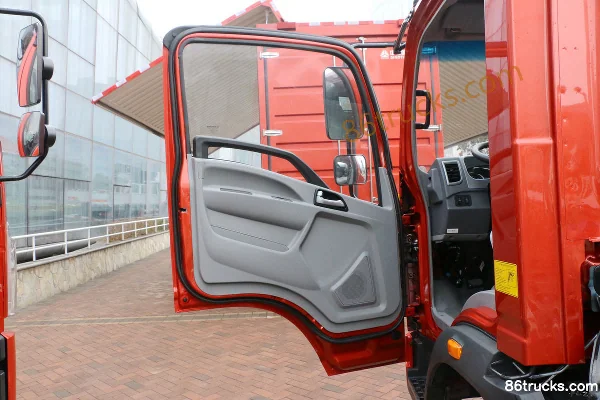 Sinotruk HOWO Tongshuai G3W 160 hp 4X2(6 wheels) 4.2m single-row light truck chassis Cab (1) | 86Trucks