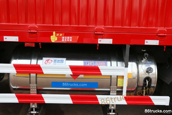 Sinotruk Haohan J7G heavy truck lightweight version 400 hp 8X4(12 wheels) 9.6m LNG cargo truck Cab (2) | 86Trucks