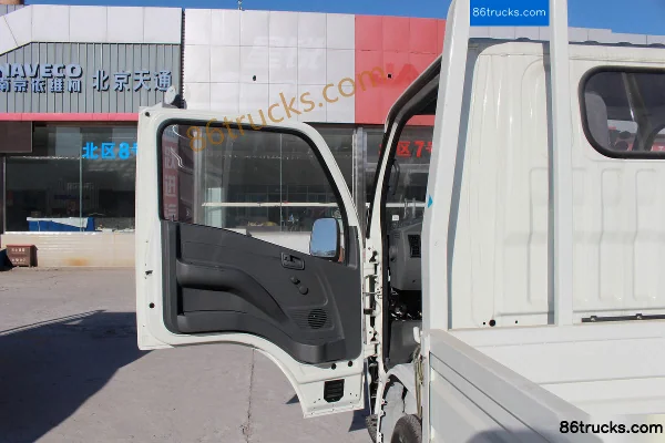 Yuejin Xiaofuxing S50Q 1.3L 87hp 4X2(6 wheels) gasoline 3.36m single-row flatbed mini truck Cab (1) | 86Trucks