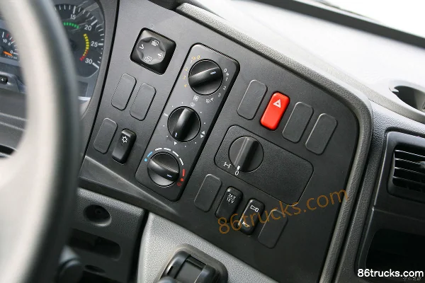 Mercedes-Benz Axor Heavy Truck 280hp 4X2(6 wheels) Special Purpose Vehicle (Chassis) Cab (3) | 86Trucks