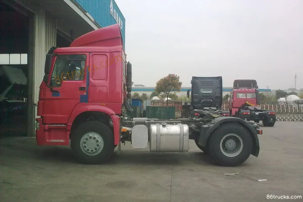 Sinotruk HOWO Heavy Truck 266 hp 4X2(6 wheels) Tractor Truck (Elite Edition HW76) (Transmission HW20716A) Exterior (2) | 86Trucks