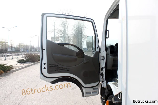 Zhengzhou Nissan Capstar 140hp 4X2(6 wheels) 4.1m single-row van light truck (long wheelbase) Cab (1) | 86Trucks