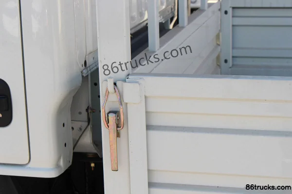 Yuejin Xiaofuxing S50Q 1.3L 87hp 4X2(6 wheels) gasoline 3.36m single-row flatbed mini truck Body (3) | 86Trucks