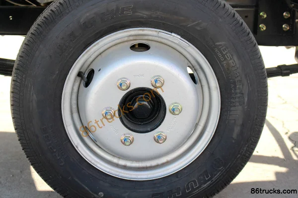 Yuejin Xiaofuxing S50Q 1,3 L 87 ch 4X2(6 roues) essence camion léger plateau à ridelles double cabine 2,605 m Châssis (3) | 86Trucks