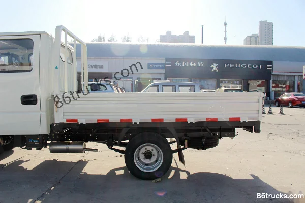 Yuejin Xiaofuxing S50Q 1,3 L 87 ch 4X2(6 roues) essence camion léger plateau à ridelles double cabine 2,605 m Carrosserie (1) | 86Trucks