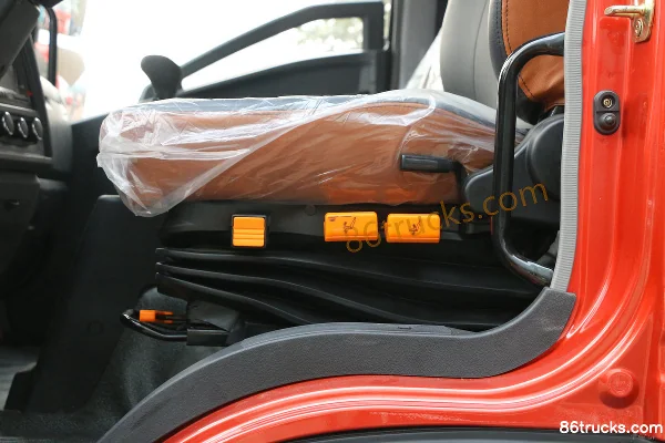 Sinotruk HOWO G5X camion porteur 220 ch 4X2(6 roues) 5,2 m cabine avec couchette, fourgon à rideaux latéraux (China VI) (2) | 86Trucks