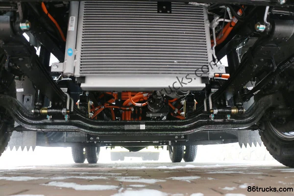 Sinotruk Sitrak C7H Heavy Truck 480hp 6X2(8 wheels) Center Axle Cargo Truck Chassis (1) | 86Trucks