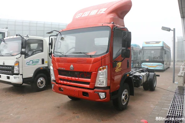 Sinotruk HOWO Tongshuai 160hp 4X2(6 wheels) 4.165m single-row flatbed light truck Exterior (2) | 86Trucks