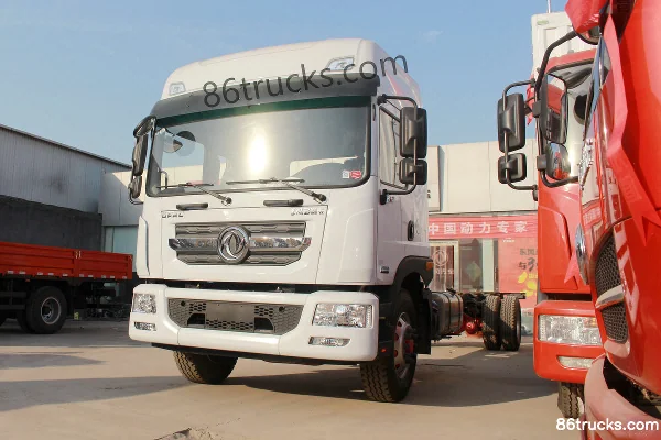Dongfeng Duolika D12 Medium Truck 190hp 4X2(6 wheels) 9.85m van cargo truck Exterior (3) | 86Trucks