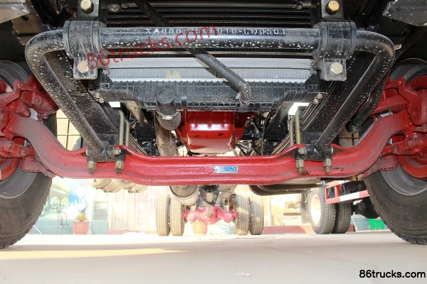 Dongfeng Duolika D12 Medium Truck 190hp 4X2(6 wheels) 9.85m van cargo truck Chassis (1) | 86Trucks