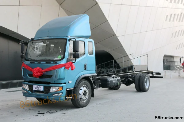 Yuejin Chaoyue C500-52 Premium Edition 168 hp 4X2(6 wheels) 6.7m Semi-row Van Cargo Truck Exterior (2) | 86Trucks