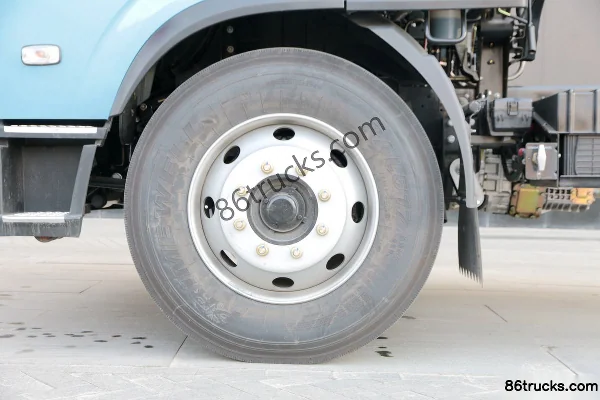 Yuejin Chaoyue C500-52 Premium Edition 168 hp 4X2(6 wheels) 6.7m Semi-row Van Cargo Truck Chassis (3) | 86Trucks