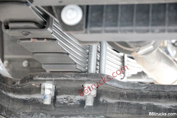 Yuejin Chaoyue C500-52 Premium Edition 168 hp 4X2(6 wheels) 6.7m Semi-row Van Cargo Truck Chassis (2) | 86Trucks