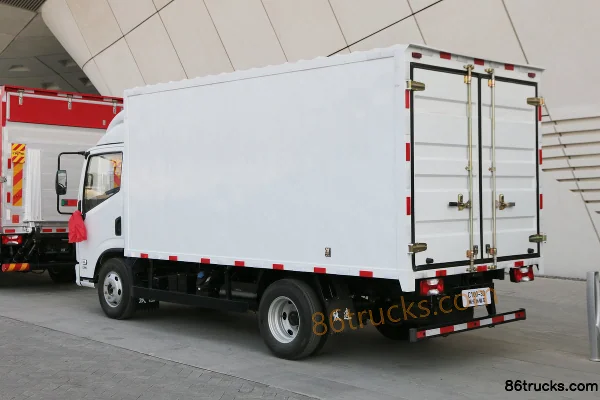 Yuejin Chaoyue C300-33 125hp 4X2(6 wheels) 4.105m single-row box light truck Exterior (3) | 86Trucks