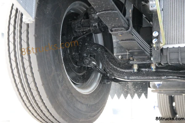 Yuejin Chaoyue C300-33 125hp 4X2(6 wheels) 4.105m single-row box light truck Chassis (3) | 86Trucks
