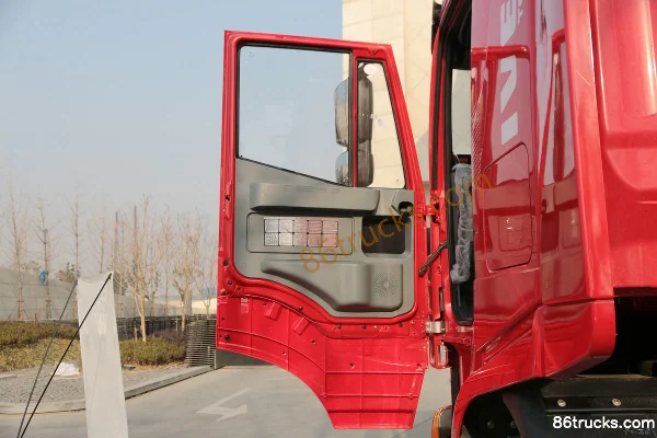 SAIC Hongyan GenlyonC500 Poids lourd Version Nord 560 ch 6X4(10 roues) Tracteur routier Cabine (1) | 86Trucks