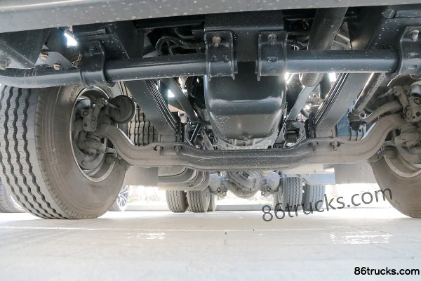 SAIC Hongyan GenlyonC500 Poids lourd Version Nord 560 ch 6X4(10 roues) Tracteur routier Châssis (1) | 86Trucks