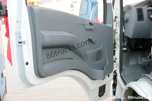 Yuejin Xiaofuxing S50 1,9 L 95 ch 4X2(6 roues) diesel benne à déchargement par caisse amovible (marque ZOOMLION) Cabine (3) | 86Trucks