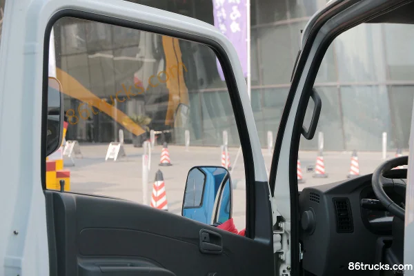Yuejin Xiaofuxing S50 1,9 L 95 ch 4X2(6 roues) diesel benne à déchargement par caisse amovible (marque ZOOMLION) Cabine (2) | 86Trucks