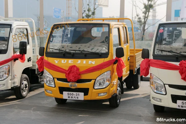 Yuejin Fuxing S80 1.9L 95hp 4X2(6 wheels) diesel 3.05m double-row flatbed light truck Exterior (3) | 86Trucks