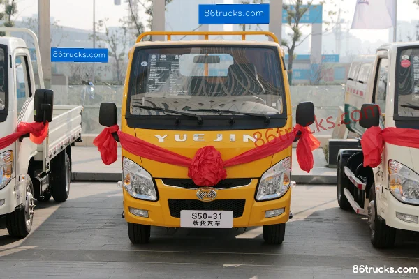 Yuejin Fuxing S80 1.9L 95hp 4X2(6 wheels) diesel 3.05m double-row flatbed light truck Exterior (2) | 86Trucks