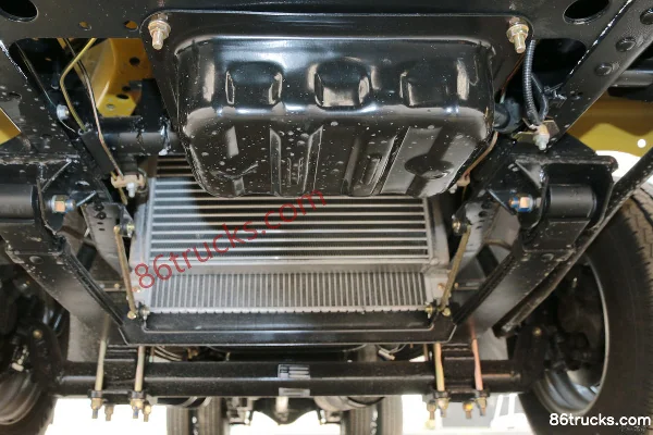 Yuejin Fuxing S80 1.9L 95hp 4X2(6 wheels) diesel 3.05m double-row flatbed light truck Chassis (2) | 86Trucks
