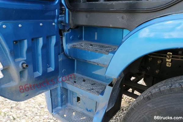 Foton AumanEST Basic 490hp 8X4(12 wheels) 9.58m Wing Opening Box Cargo Truck (China VI)(Full Disc Brakes) Cab (2) | 86Trucks