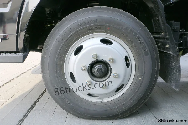 Yuejin Shangjun X500-33 150 hp 4X2(6 wheels) 4.105m Single Row Van Light Truck Chassis (3) | 86Trucks