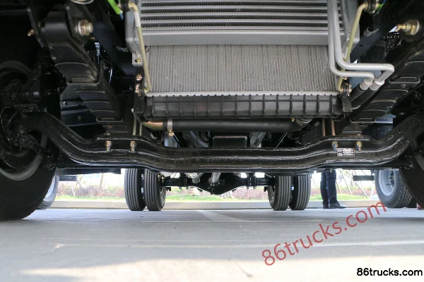 Yuejin Shangjun X500-33 150 hp 4X2(6 wheels) 4.105m Single Row Van Light Truck Chassis (1) | 86Trucks