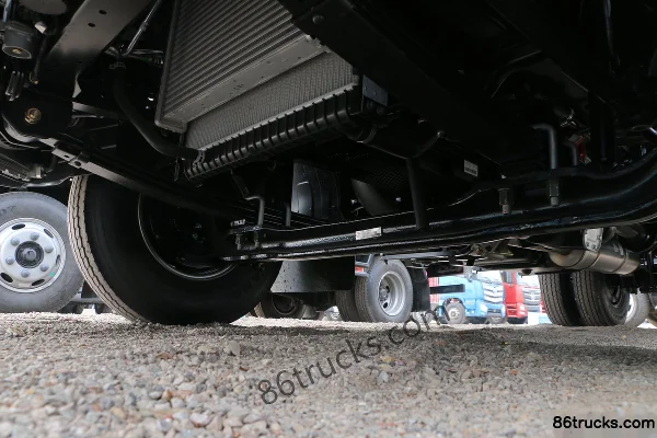 Foton Aumark S3 Series High-Efficiency Express Freight Version 156 hp 4X2(6 wheels) 3.83m Semi-Row Flatbed Light Truck (China VI) Chassis (2